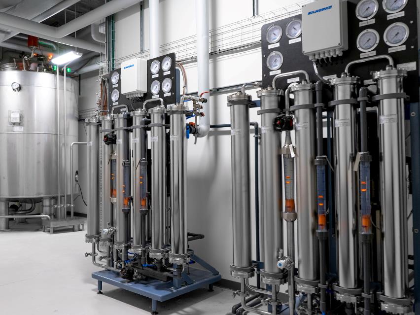 Reverse osmosis in stainless steel used at hospital